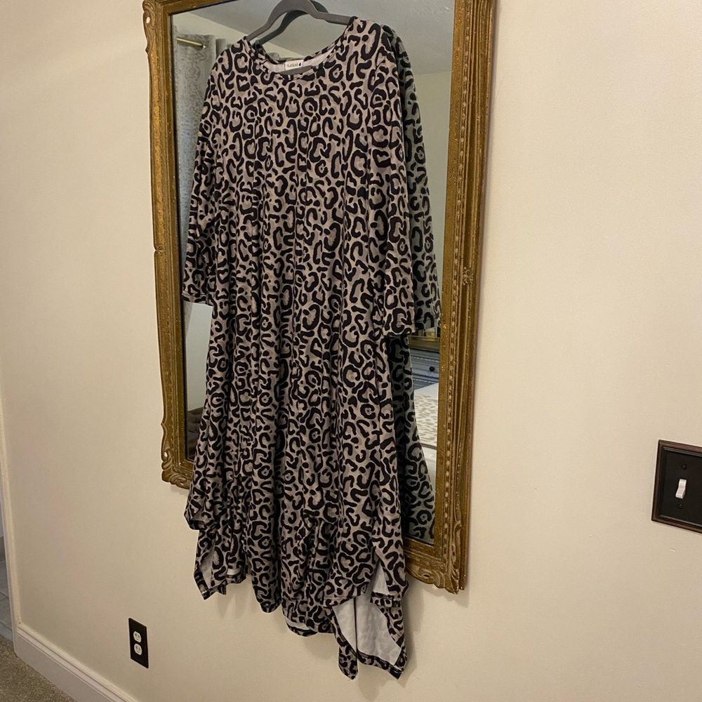 Chic Long Sleeve Leopard Print Dress - Picture 2 of 4